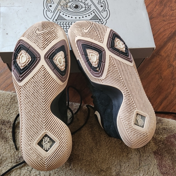 Kyrie 5 TB Black w/original box - Picture 5 of 6